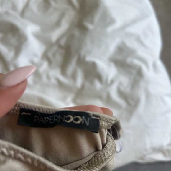 One shoulder beige crop top - Picture 2 of 3